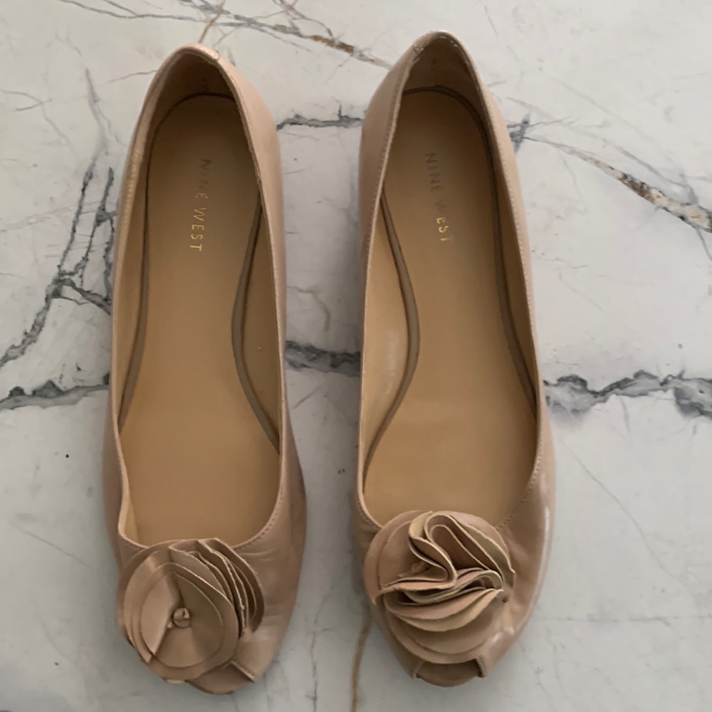 Nine West tan flats